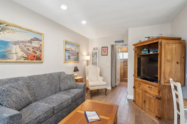 Photo 1 - Lovely 1 Bed Beach Condo #128