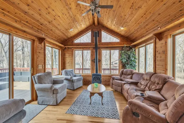 Photo 1 - Blaine 5BR Haven Hot Tub, Space & Fun