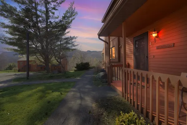 Photo 1 - Rumor 39O - Upgraded Townhome with Woodsy Views