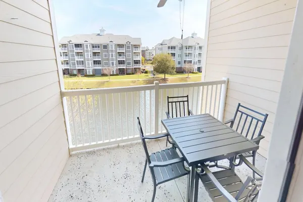 Photo 1 - Magnolia Pointe Luster Leaf 4879-303