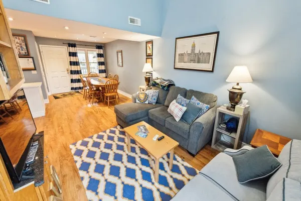 Photo 1 - Stylish Notre Dame Condo Sleeps 6