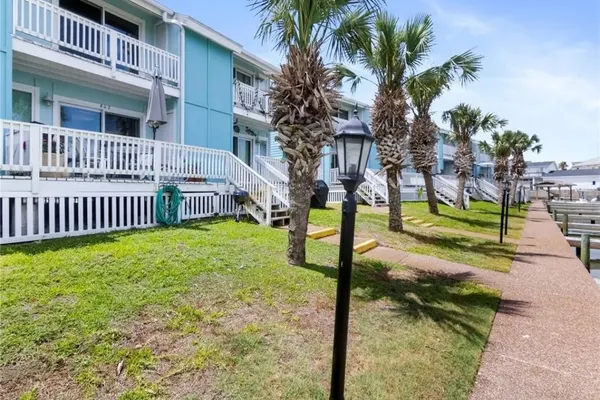 Photo 1 - Kontiki Bayfront 602