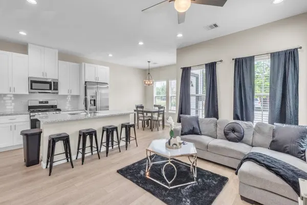 Photo 1 - Chic Pet Friendly 3BR Duplex in Amazing Location
