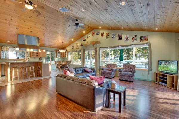 Photo 1 - Sequoia Chalet