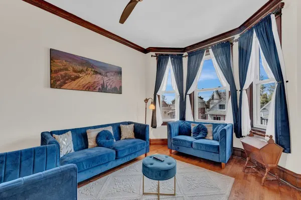 Photo 1 - 3 Bed Vintage Condo in Chicagolands Trendy Berwyn