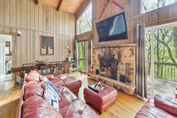 Photo 1 - Charming Porter House in the heart of the Poconos