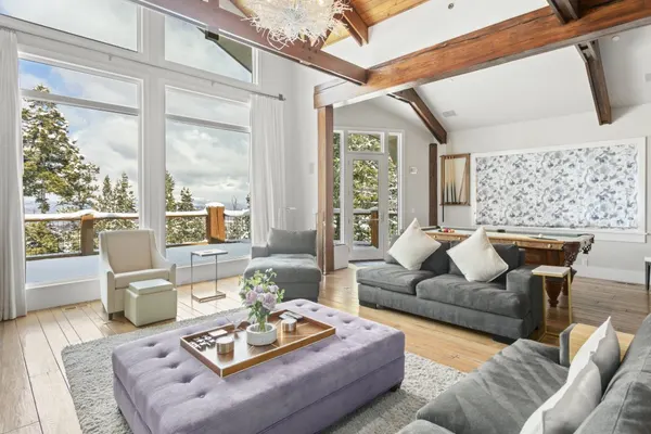 Photo 1 - Spacious Silver Lake Private 5BR with Hot Tub