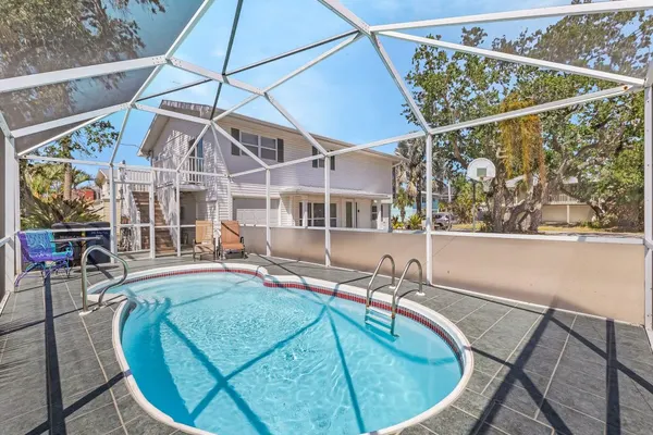 Photo 1 - 140 Barefoot Bungalow: 4BR/2BA w/ Heated Pool!