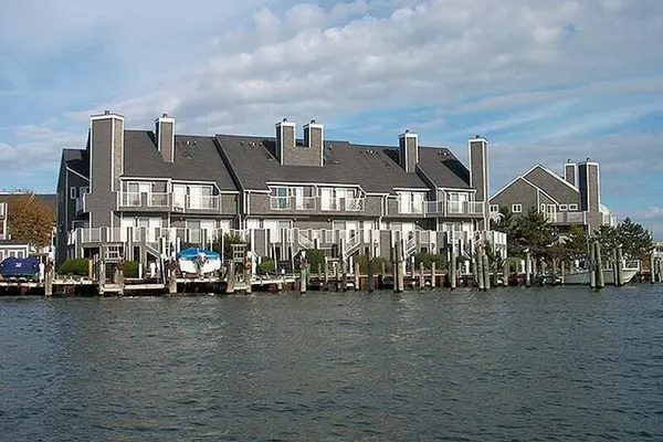 Photo 1 - Harbour Island 103L