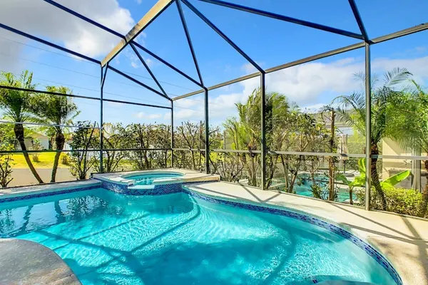 Photo 1 - Spacious 5BR Home w/ Private Pool+Spa in Scenic Davenport Location