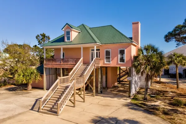 Photo 1 - Breezy Decks - 601 Hernando Pl