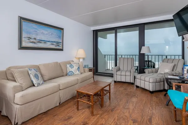 Photo 1 - Island Winds East 2 Bed 2 Bath Gulf Front Low Sleeps 6 1K 2D