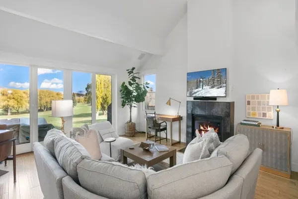 Photo 1 - Three Kings 64