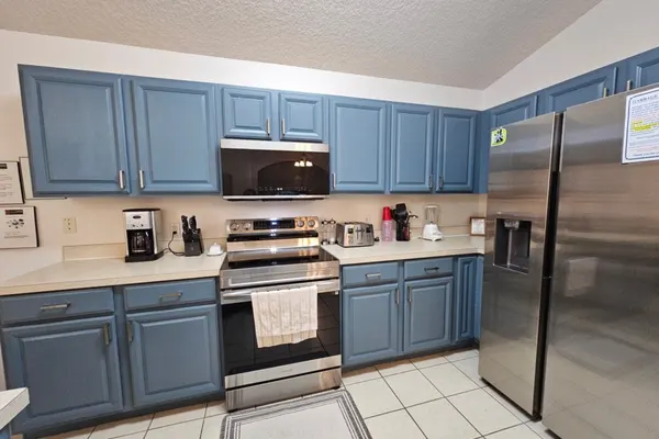 Photo 1 - Gated 4 bed with Pool and Spa close to Disney