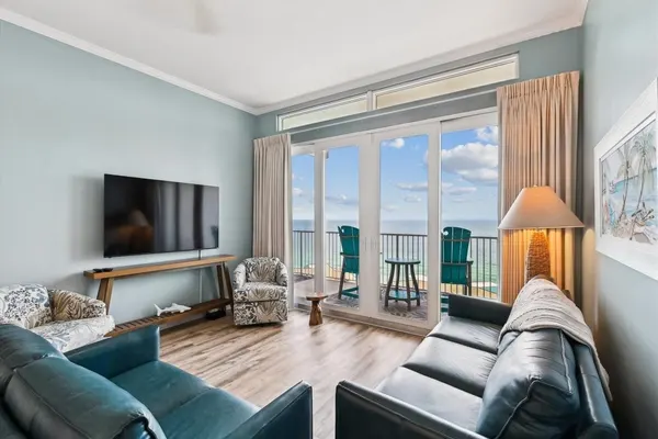 Photo 1 - Laketown Wharf 2123