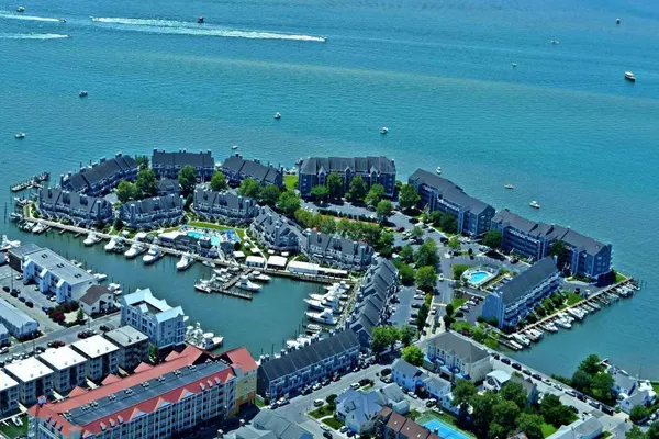 Photo 1 - Harbour Island 40F