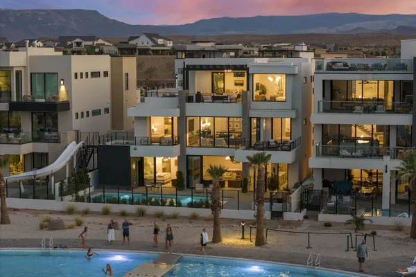 Photo 1 - Luxury Beachside