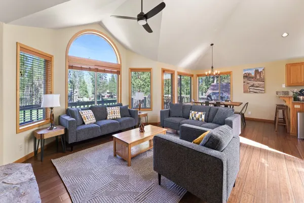 Photo 1 - 7 Vine Maple