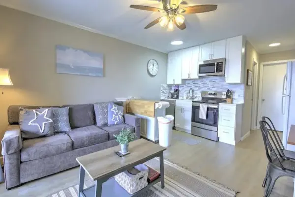 Photo 1 - Palmetto Beach Retreat - HHBT Resort (B349)