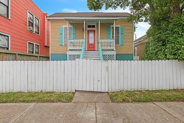 Photo 1 - McKensie Cottage- Mid-town- 3 BR- 2 BA
