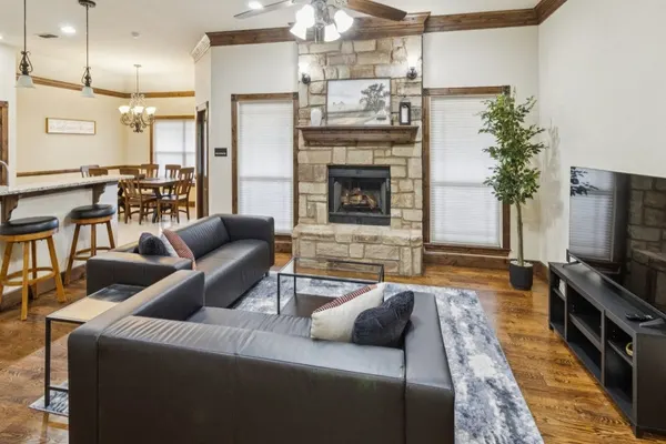 Photo 1 - Gorgeous 4BR Dakota Springs Home