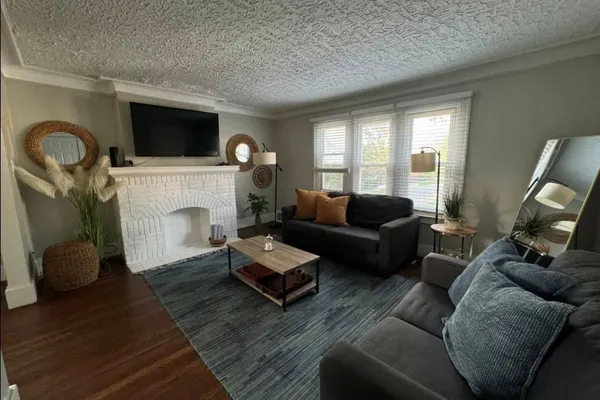 Photo 1 - Bright 2BR Upper Duplex | University District