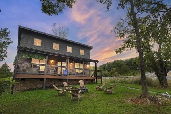 Photo 1 - Mountain Cabin Getaway Jacuzzi & Stunning Views