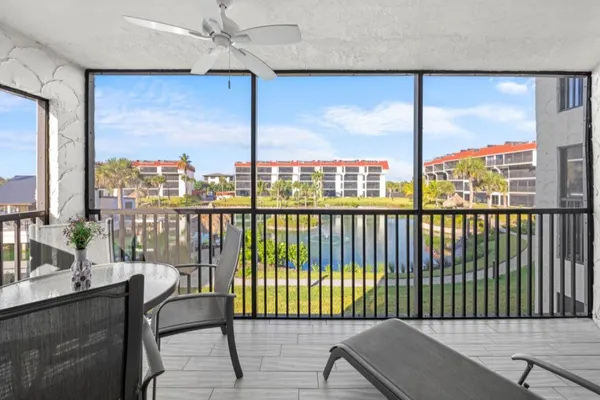 Photo 1 - Pointe Santo D27