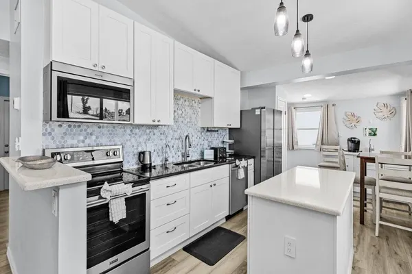 Photo 1 - 185 Hibiscus Hideaway: 3BR Home on FMB!