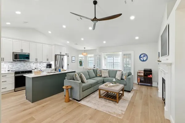 Photo 1 - Sunny 3BR w/Hot Tub & Game Room