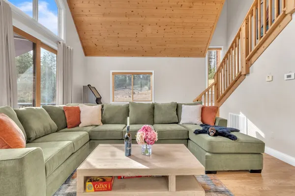 Photo 1 - Stunning 3-Bedroom Retreat with Loft – Ideal for Families & Friends