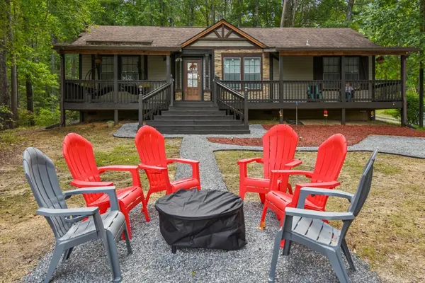 Photo 1 - Cozy Cove Escape - Lakeside Retreat