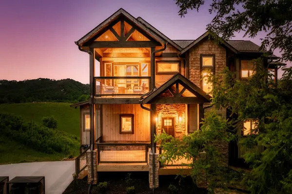 Photo 1 - The Luxe