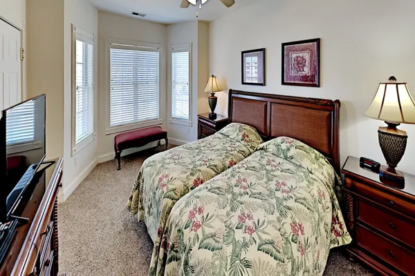 Photo 1 - Magnolia Pointe Luster Leaf 4821-301