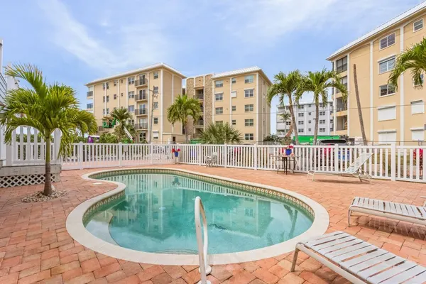 Photo 1 - 50 Seahorse Beach House #3: Pool & Walk to Beach!