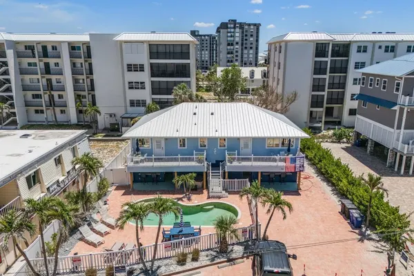 Photo 1 - 50 Seahorse Beach House #4: Pool & Walk to Beach!