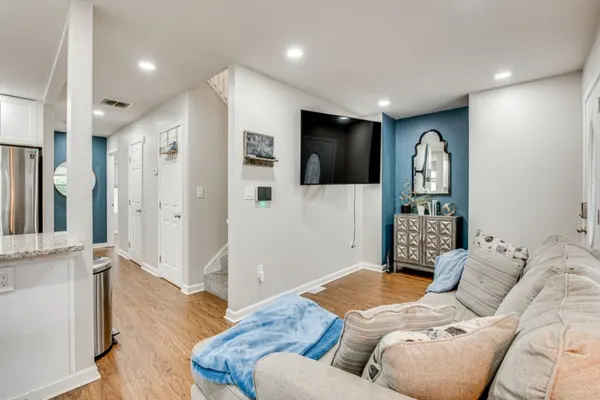 Photo 1 - Spacious Family Retreat Near Airport
