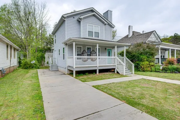 Photo 1 - Spacious Family Retreat Near Airport