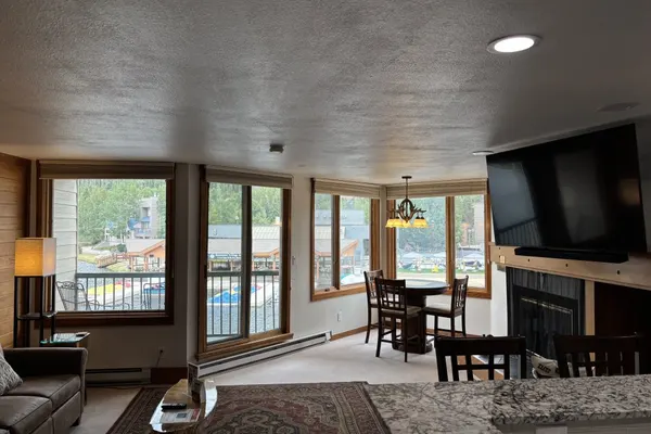 Photo 1 - Studio in Lakeside Village, Updated Kitchen & Bath