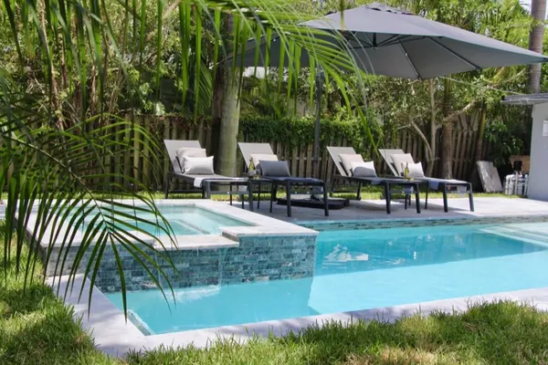Photo 1 - Friendly Fox Luxury Pool & Spa - Near DT & Beach