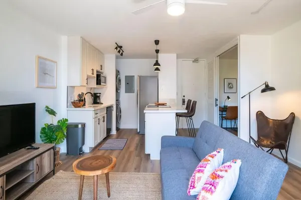 Photo 1 - Beachy Modern 2-Bedroom @ Sun-Kissed MV