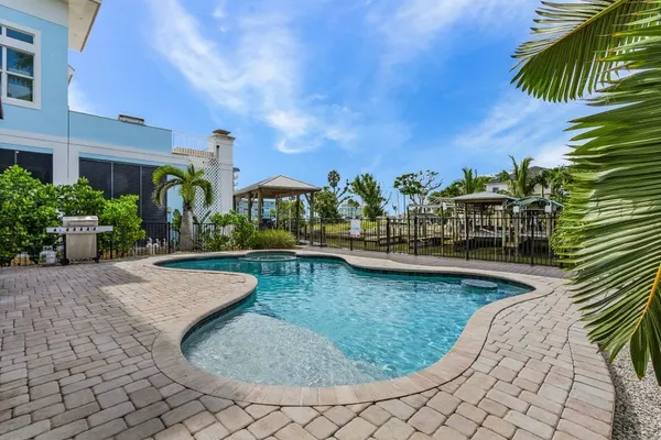 Photo 1 - 571 Seabatical: Canal Front With Pool!