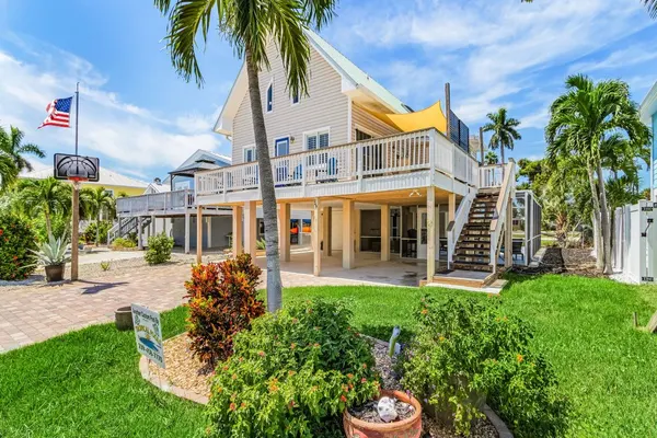Photo 1 - 249 Into The Mystic: 3BR/3BA Pool Home!