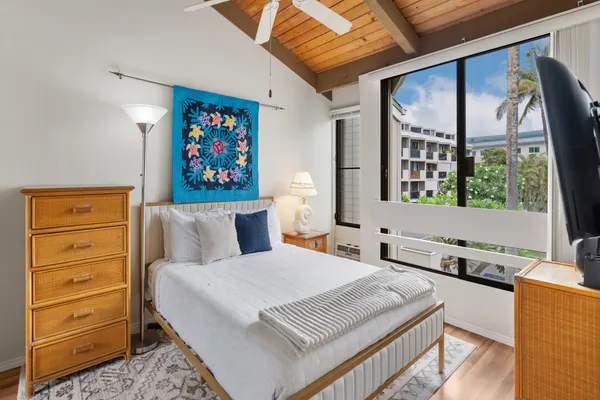 Photo 1 - Kailua Bay Resort 4-305