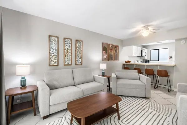 Photo 1 - Royal Kahili B204