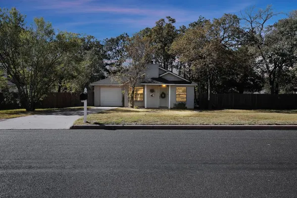 Photo 1 - Howdy Hang Out - Cozy, Cute and Comfortable House!