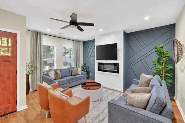 Photo 1 - Atlanta Family Retreat 5BR and Backyard