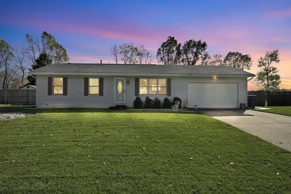 Photo 1 - Cozy Retreat with Hot Tub in Peaceful Goshen