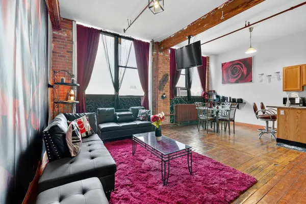 Photo 1 - Beautiful 'Rose Themed' Loft 2 mins from Downtown Detroit