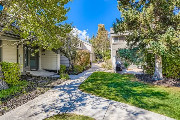 Photo 1 - Charming 2BR Escape – Hot Tub, BBQ & Mountain Comfort 1424